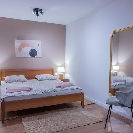 Apartman Rose-2025 Renovated Garden View Poreč Kültér fotó
