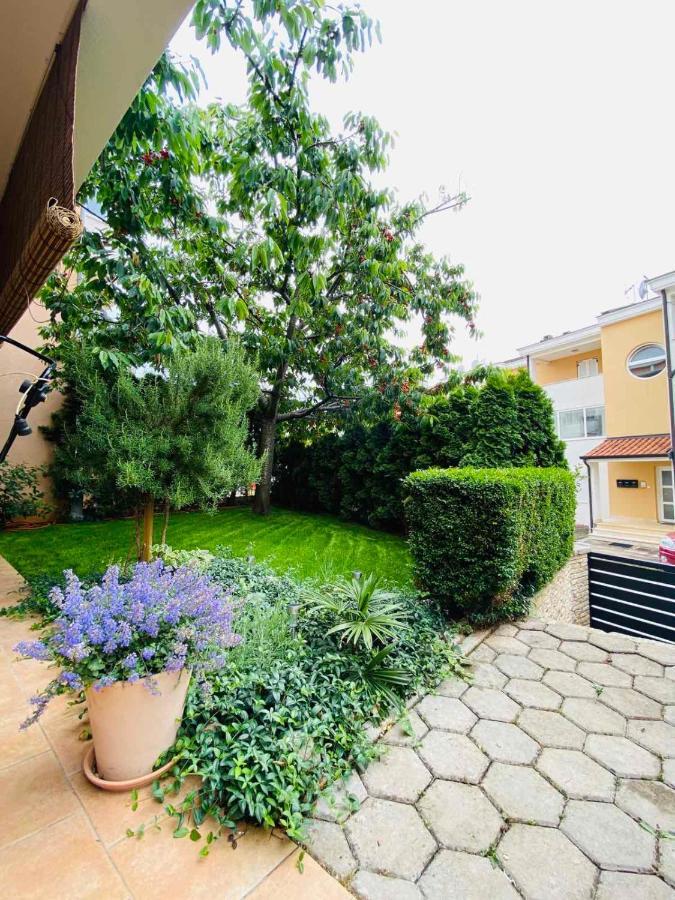Apartman Rose-2025 Renovated Garden View Poreč Kültér fotó